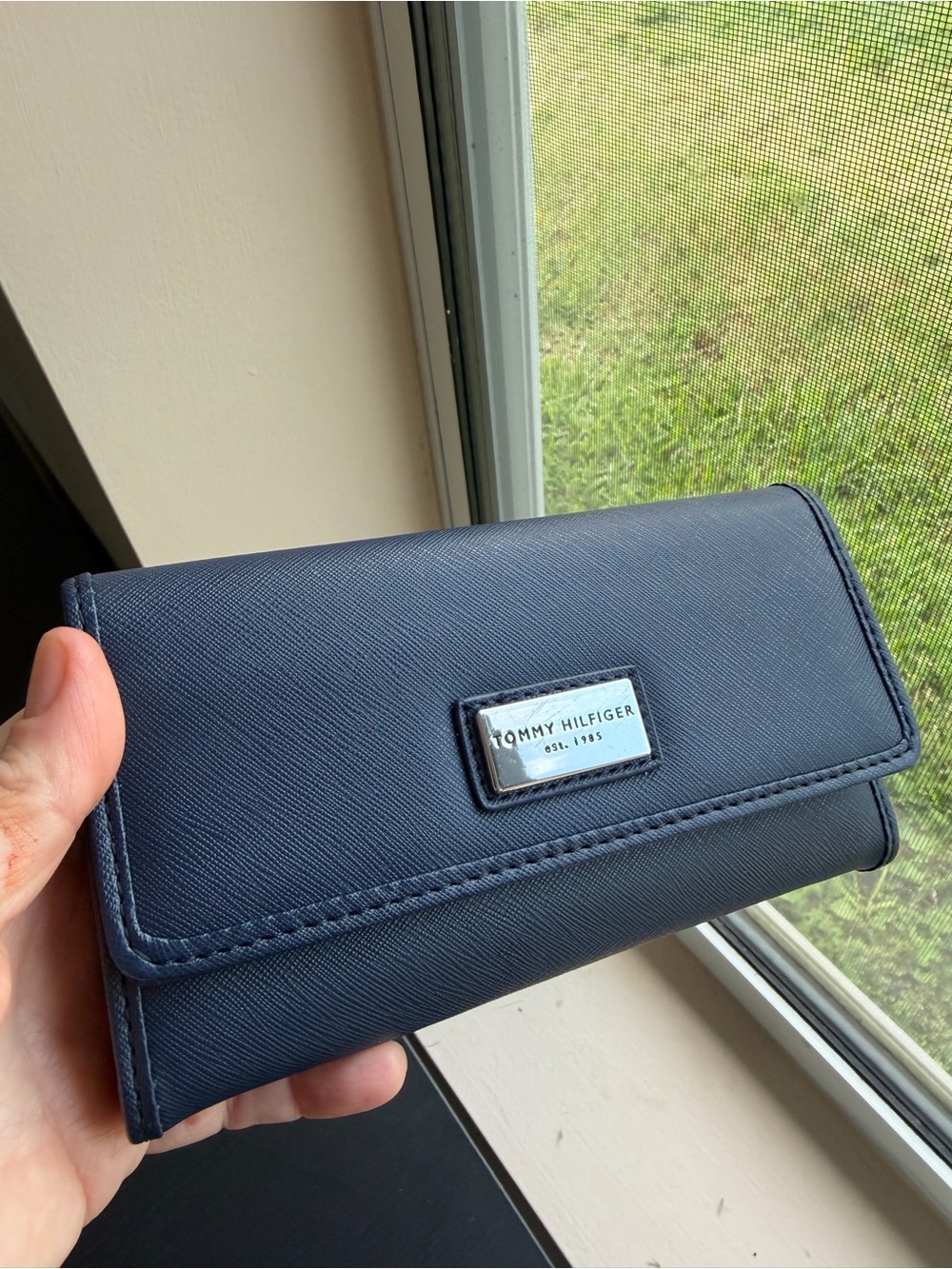 Tommy Hilfiger - Navy Saffiano Trifold Wallet With Silver Logo